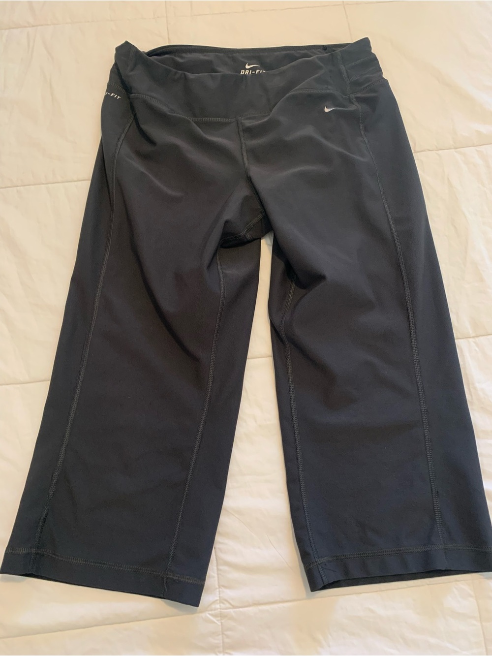 Nike Black Cropped Performance Capri Pants